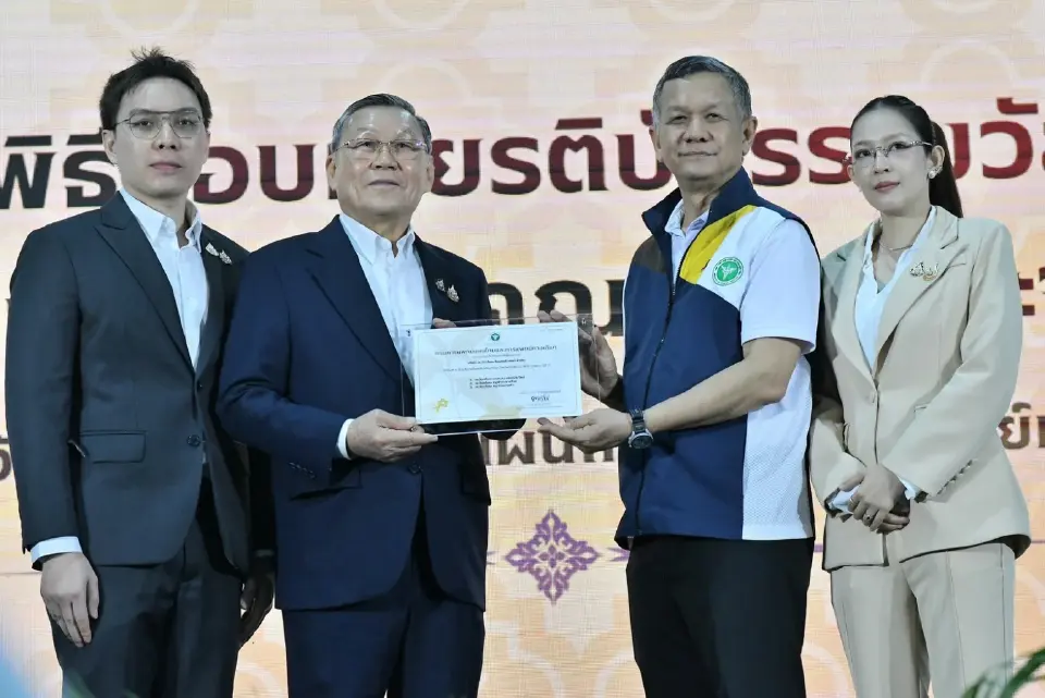 ดร.นพ.พงศธร พอกเพิ่มดี อธิบดีกรมแพทย์แผนไทยฯ มอบเกียรติบัตร PHP สร้างความเชื่อมั่นผู้บริโภคและเพิ่มขีดแข่งขันสมุนไพรไทยในตลาดโลก