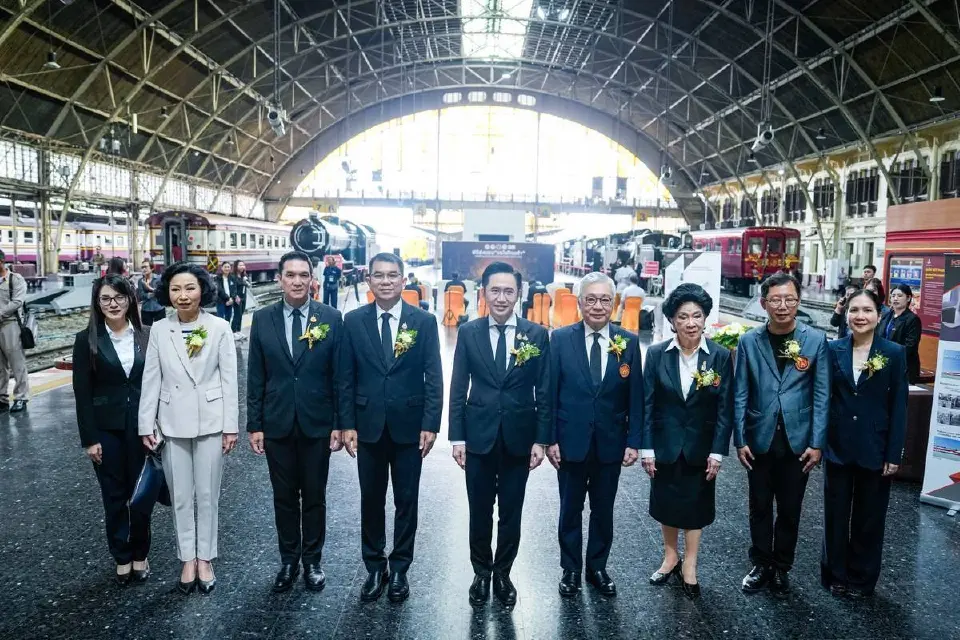ศ.ดร.ยศชนัน วงศ์สวัสดิ์ รองนายกรัฐมนตรีและรัฐมนตรีว่าการกระทรวงการอุดมศึกษา วิทยาศาสตร์ วิจัยและนวัตกรรม (อว.) และรฟท.รวมถึงหน่วยงานที่เกี่ยวข้องได้ร่วมเป็นสักขีพยานในพิธีส่งมอบรถไฟไทยทำขบวนแรก
