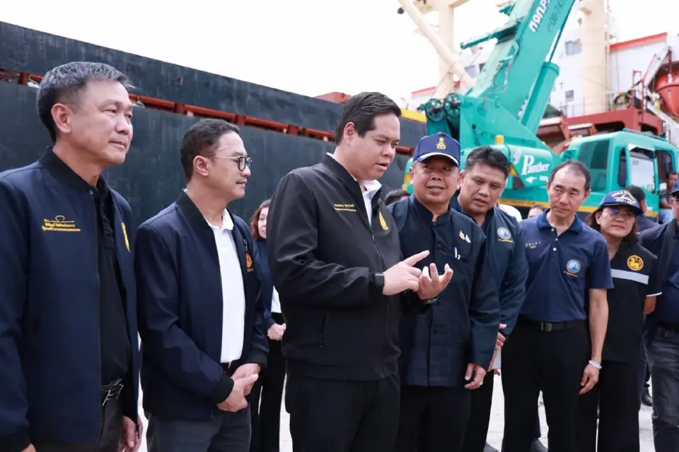 นายสรรเพชญ บุญญามณี รัฐมนตรีช่วยว่าการกระทรวงคมนาคม ลงพื้นที่ท่าเรือระนองเพื่อติดตามความคืบหน้าการผลักดันโครงการรถไฟทางคู่สายใหม่ ช่วงชุมพร-ท่าเรือระนอง 