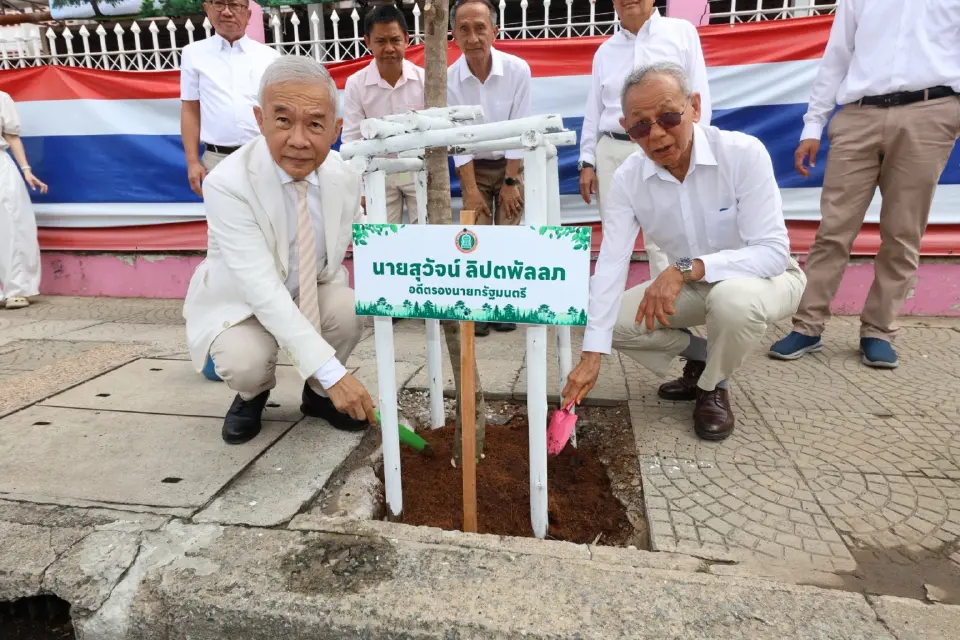 สุวัจน์ ลิปตพัลลภ อดีตรองนายกฯ เป็นประธานในพิธี “กิจกรรมปลูกต้นไม้เฉลิมพระเกียรติพระบาทสมเด็จพระเจ้าอยู่หัว เนื่องในโอกาสวันเฉลิมพระชนมพรรษา 28 กรกฎาคม 2569 ณ อาคารโดมเอนกประสงค์โรงเรียนสุขานารี  จ.นครราชสีมา