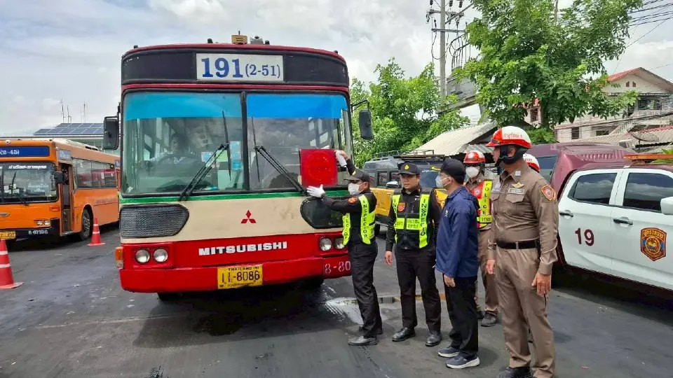 รมว.สุชาติ  ชมกลิ่น  สั่งตรวจเข้มรถเมล์ทุกอู่ห้ามปล่อยควันดำ หลังสุ่มตรวจพบเกินมาตรฐานกว่า 58% กำชับบังคับใช้กฎหมายจริงจัง ปกป้องสุขภาพประชาชน