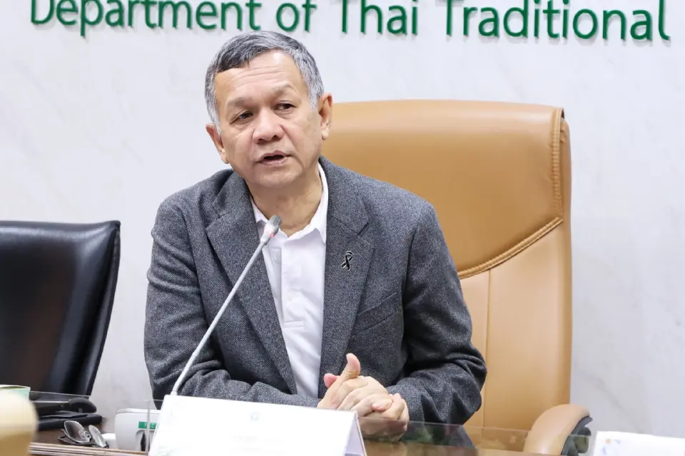 ดร.นพ.พงศธร พอกเพิ่มดี อธิบดีกรมการแพทย์แผนไทยและการแพทย์ทางเลือก