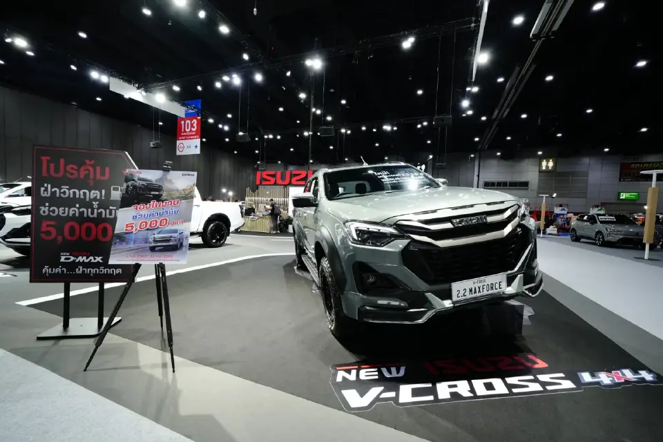 ISUZU โชว์รถปิกอัพ  ISUZU D-MAX “THE ONE &amp; ONLY” และรถยนต์นั่งอเนกประสงค์ MU-X “THE NEXT PEAK” ทั้งรุ่นมาตรฐานและรุ่นตกแต่งพิเศษ
