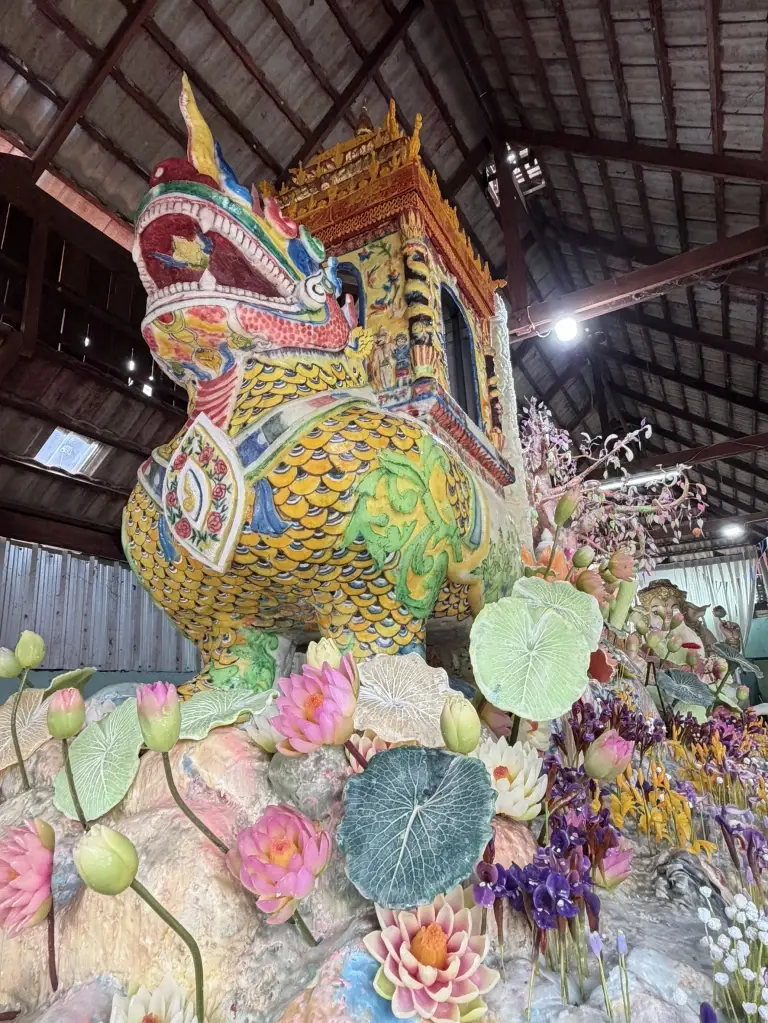 ปักหมุด 'งานแห่เทียนอุบล 2569' วิจิตร เทียนพรรษา อลังการ แสง สี เสียง เทียนหอมเรืองแสง