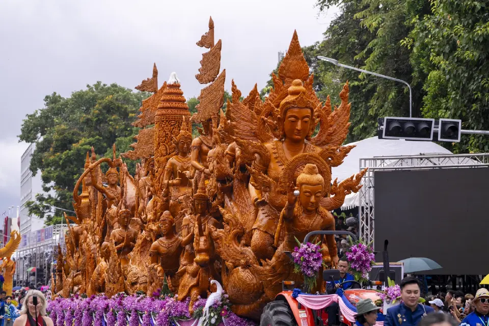 ประเพณีแห่เทียนพรรษาอุบลราชธานี 2569