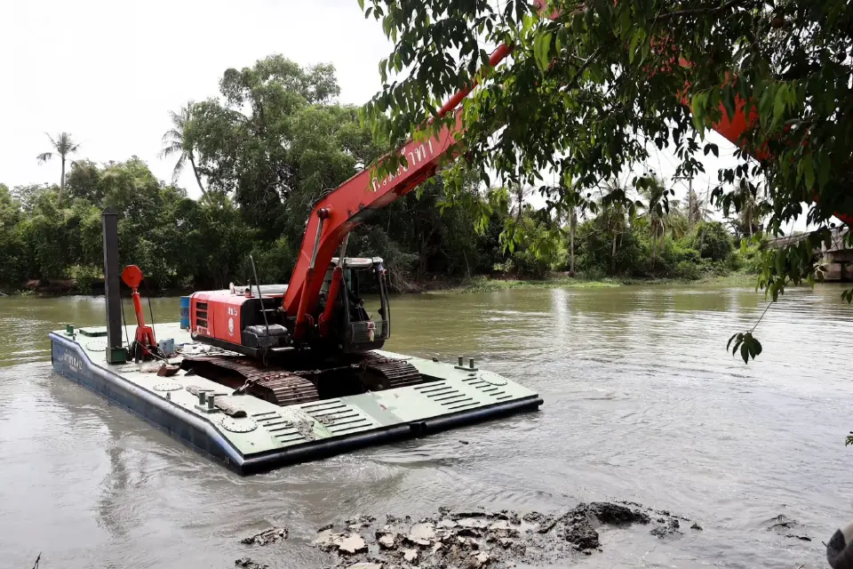 สรรเพชญ บุญญามณี รมช.คมนาคม ลงพื้นที่คลองอู่ตะเภา เร่งขุดลอกร่องน้ำรับบมือ–ป้องกันน้ำท่วมสงขลา 