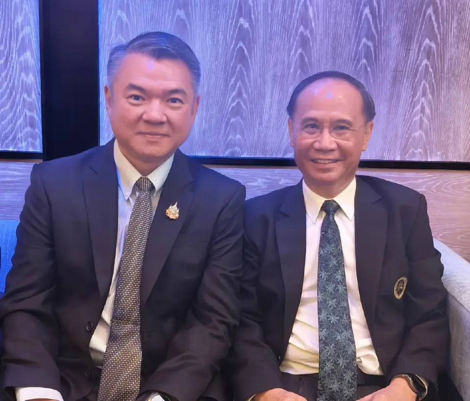 นายดุสิต พิทยาธิคุณ นายกสมาคมแป้งมันลำปะหลังไทย,นายอำนาจ สุขประสงค์  ผล นายกสมาคมการค้ามันลำปะหลังไทย