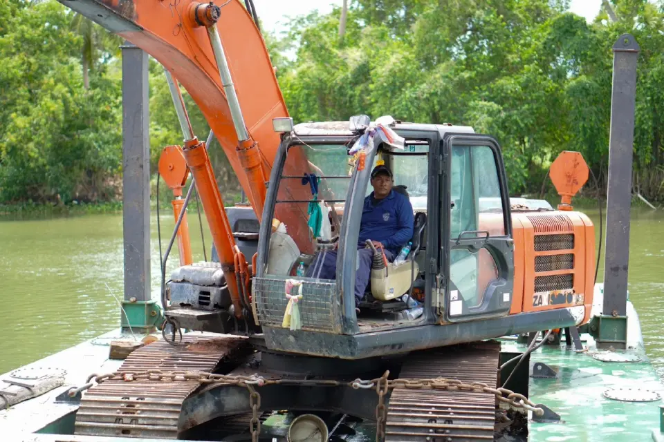 สรรเพชญ บุญญามณี รมช.คมนาคม ลงพื้นที่คลองอู่ตะเภา เร่งขุดลอกร่องน้ำรับบมือ–ป้องกันน้ำท่วมสงขลา 