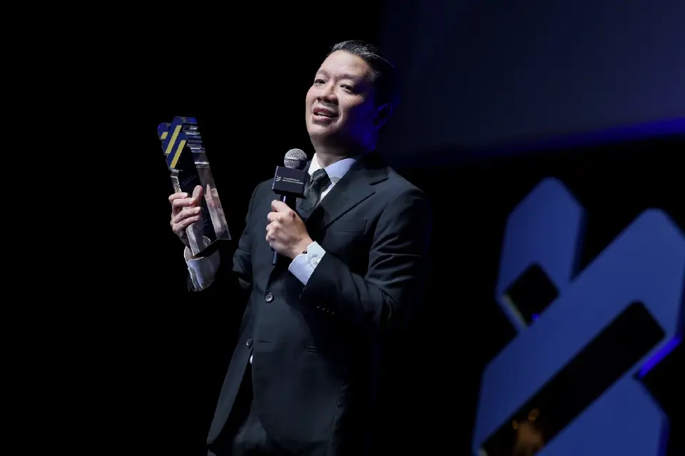 นายกล้า ตั้งสุวรรณ ประธานเจ้าหน้าที่บริหาร (CEO) และผู้ก่อตั้ง Wisesight กล่าวบนเวทีมอบรางวัล Thailand Social Government Awards