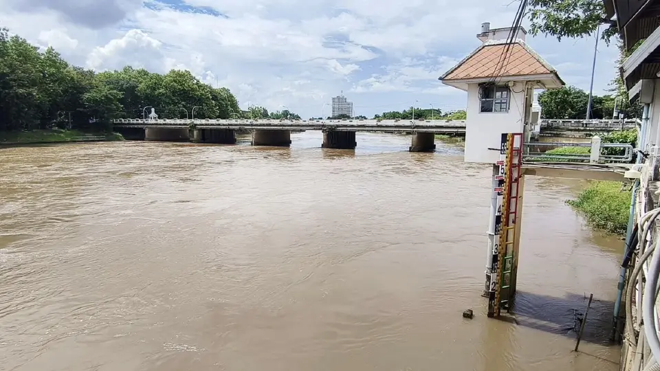 ชลประทานเชียงใหม่ เร่งพร่องน้ำแม่น้ำปิง รับมวลน้ำเหนือ ย้ำระดับน้ำยังไม่ล้นตลิ่ง