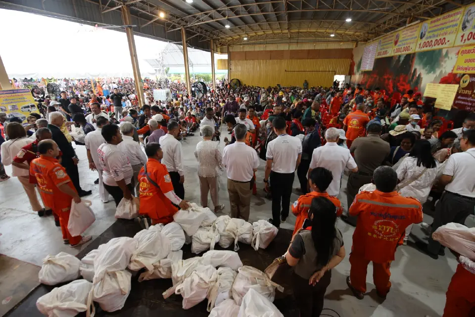 สุวัจน์ ลิปตพัลลภ เป็นประธานในพิธีแจกทานทิ้งกระจาด ประจำปี 2569 ที่จ.นครราชสีมา 