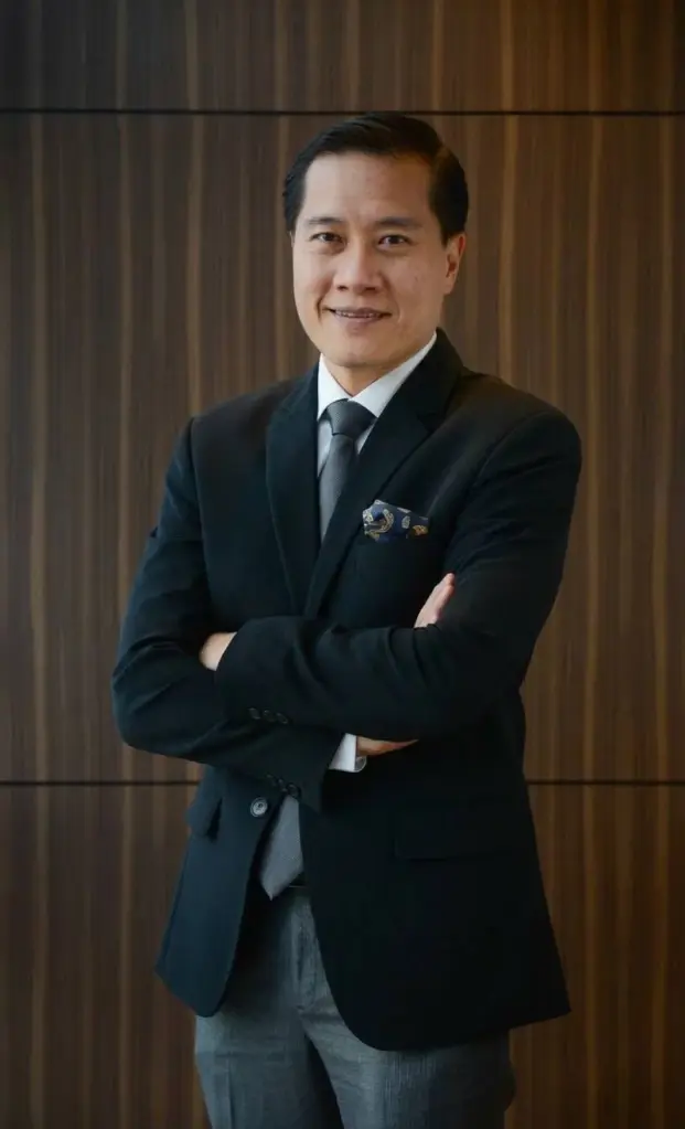วีระศักดิ์ โควสุรัตน์ อดีตรัฐมนตรีว่าการกระทรวงการท่องเที่ยวและกีฬา ในฐานะประธานที่ปรึกษารองนายกรัฐมนตรีศุภจี