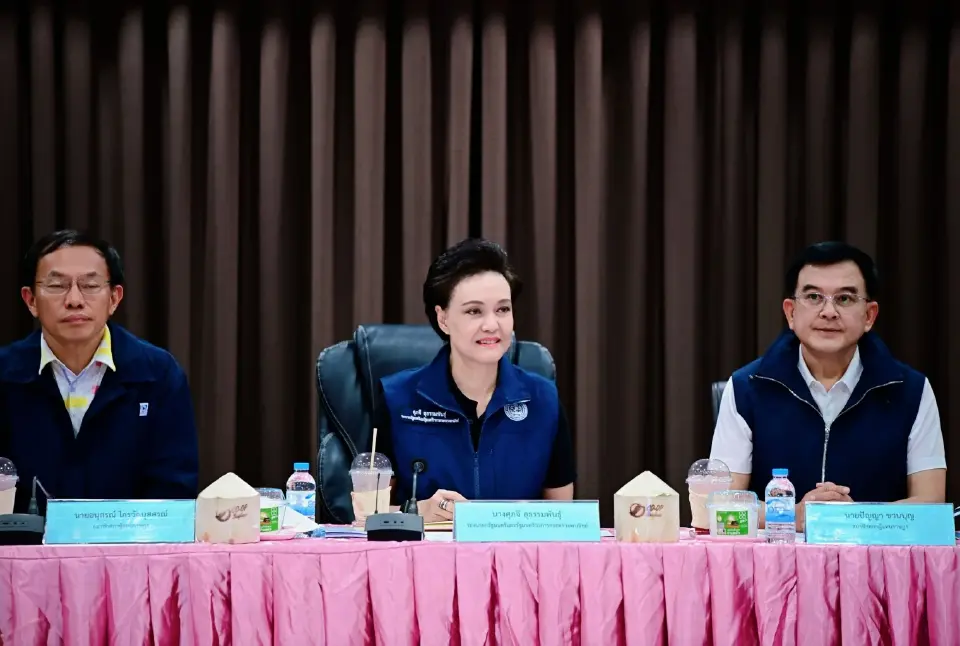 นางศุภจี สุธรรมพันธุ์ รองนายกรัฐมนตรีและรัฐมนตรีว่าการกระทรวงพาณิชย์ ติดตามความคืบหน้าการจัดตั้ง “ล้งชุมชนมะพร้าวน้ำหอม” ณ สหกรณ์การเกษตรบ้านแพ้ว จำกัด 