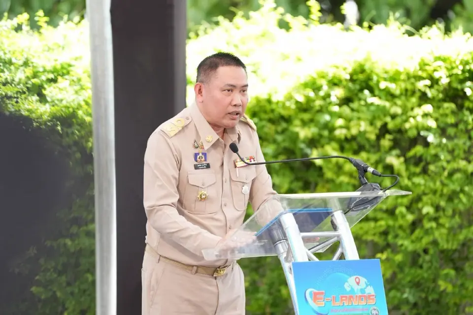  นายไตรรัตน์ เทพบริรักษ์ รองอธิบดีกรมที่ดิน