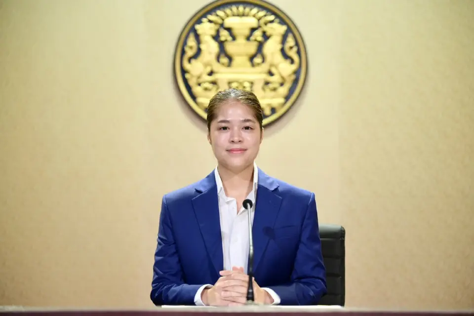 นางสาวพลอยทะเล ลักษมีแสงจันทร์ รองโฆษกประจำสำนักนายกรัฐมนตรี