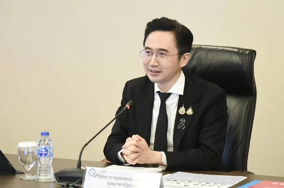 ศ.ดร.ยศชนัน วงศ์สวัสดิ์ รองนายกรัฐมนตรี และรัฐมนตรีว่าการกระทรวงการอุดมศึกษา วิทยาศาสตร์ วิจัยและนวัตกรรม (อว.)