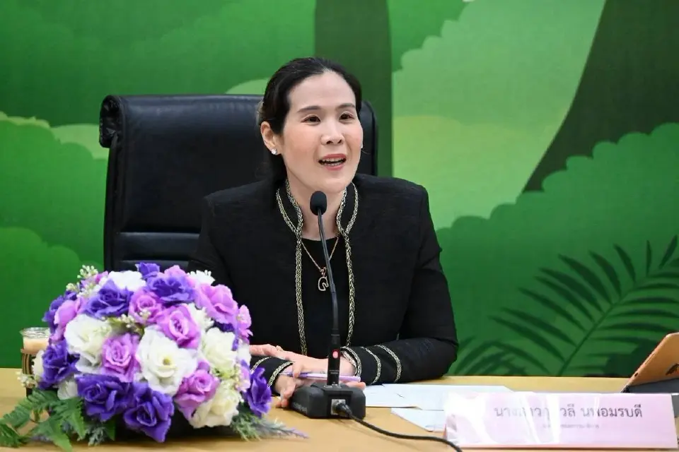 กุลวลี นพอมรบดี ประธานคณะกรรมาธิการการที่ดิน ทรัพยากรธรรมชาติและสิ่งแวดล้อม สภาผู้แทนราษฎร