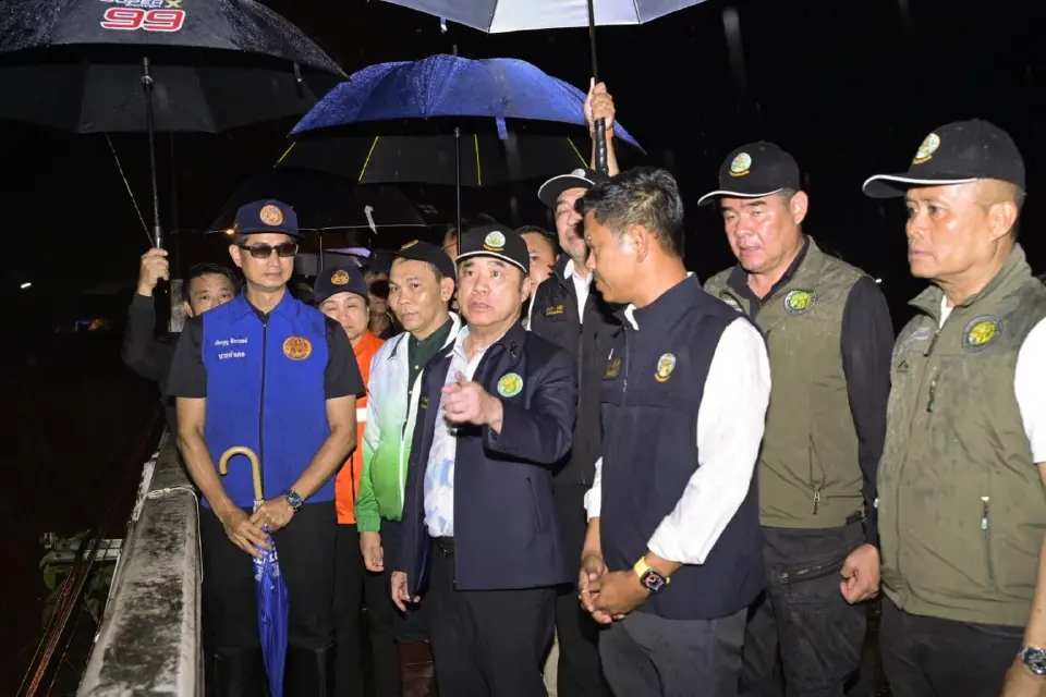 ‘ยศชนัน-สุริยะ” ลงพื้นที่น่าน เร่งรับมือน้ำท่วม หลังฝนตกหนักต่อเนื่อง