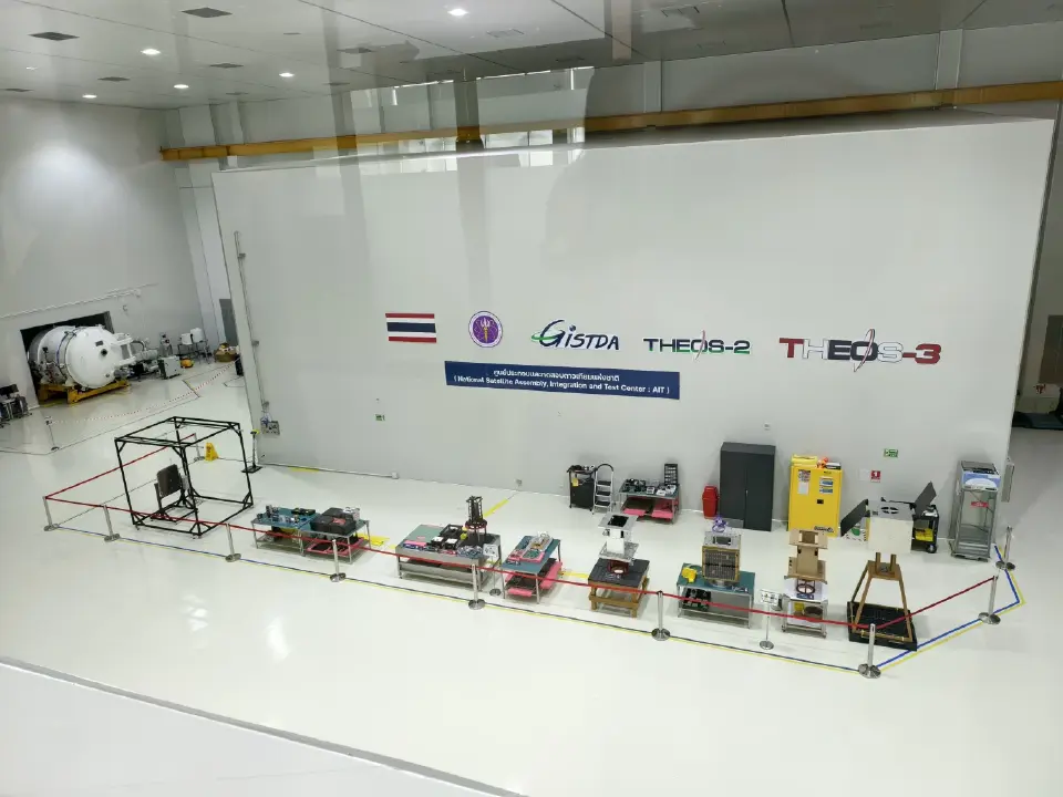 พาชมฐาน GISTDA ศรีราชา "ห้องสร้าง THEOS-3" ดาวเทียมฝีมือคนไทย 100%