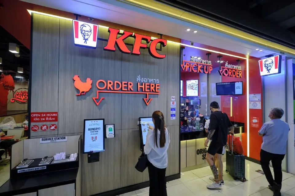 KFC บริหารโดยบริษัท เดอะ คิวเอสอาร์ ออฟ เอเชีย จำกัด (QSA) กลุ่มไทยเบฟ
