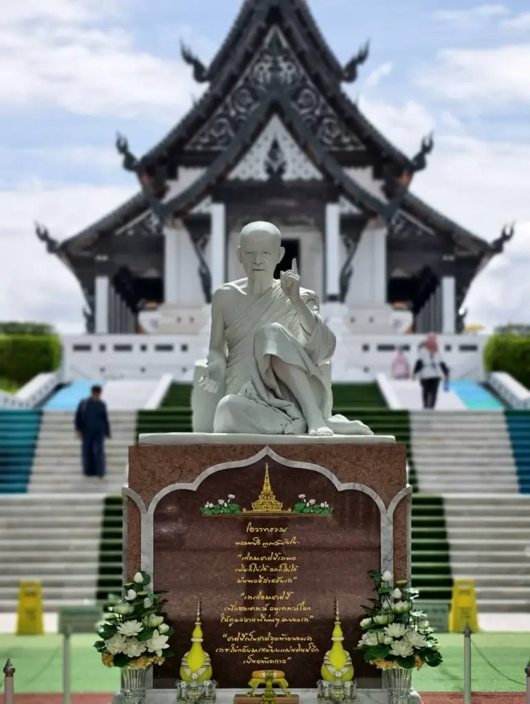 พาไปกราบ "พิพิธภัณฑ์ธรรมเจดีย์" อนุสรณ์ "หลวงตามหาบัว" จังหวัดอุดรธานี