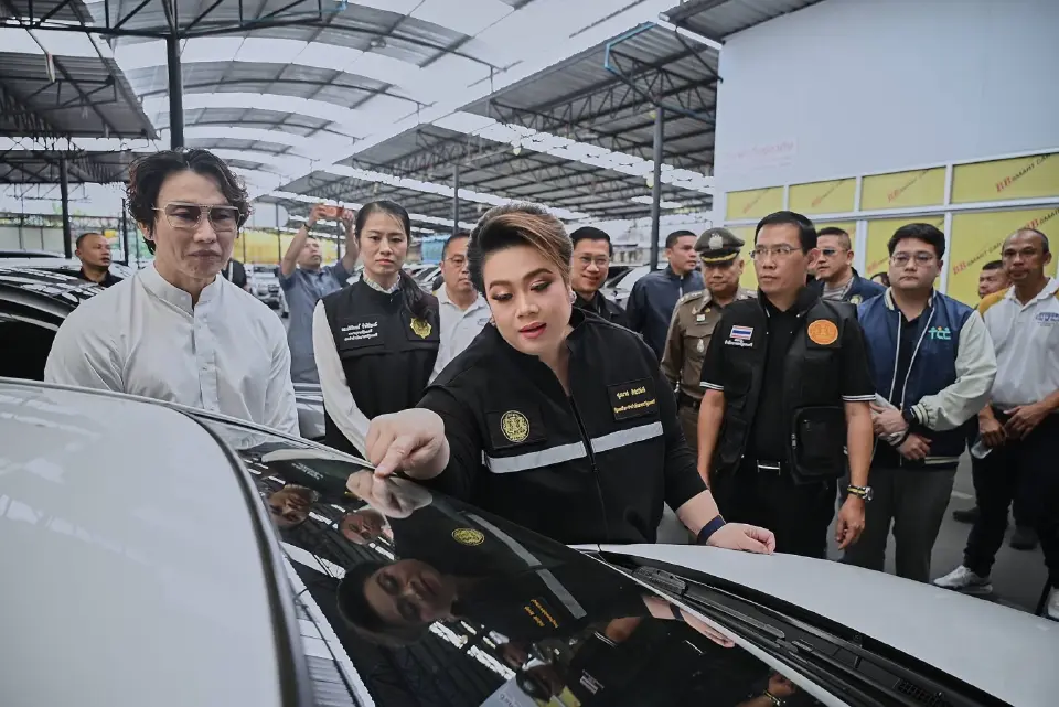 ศุภมาส รมต.กำกับ สคบ. ตรวจเอกสารรถมือสองถึงมือ ก่อนอนุมัติให้ขายในตลาด