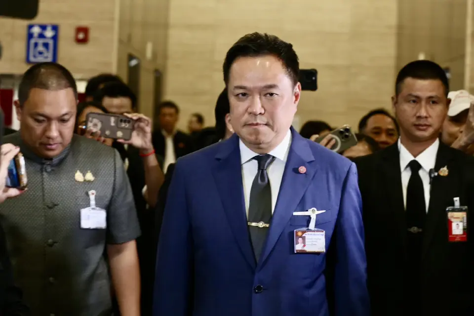 นายอนุทิน ชาญวีรกูล นายกรัฐมนตรีและรัฐมนตรีว่าการกระทรวงมหาดไทย เดินทางมายังอาคารรัฐสภา เพื่อแถลงต่อประธานสภาผู้แทนราษฎร เสนอพระราชกำหนดให้อำนาจกระทรวงการคลังกู้เงิน เพื่อแก้ไขปัญหาผลกระทบจากสถานการณ์วิกฤตด้านพลังงาน และสร้างการเปลี่ยนผ่านด้านพลังงานของประเทศ พ.ศ. 2569