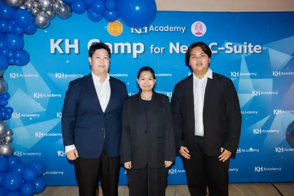 ผู้ชนะทั้ง 3 คนที่ได้รับโอกาสเข้าฝึกงานที่ประเทศเกาหลีใต้ จากโครงการ KH Camp for Next C-Suite