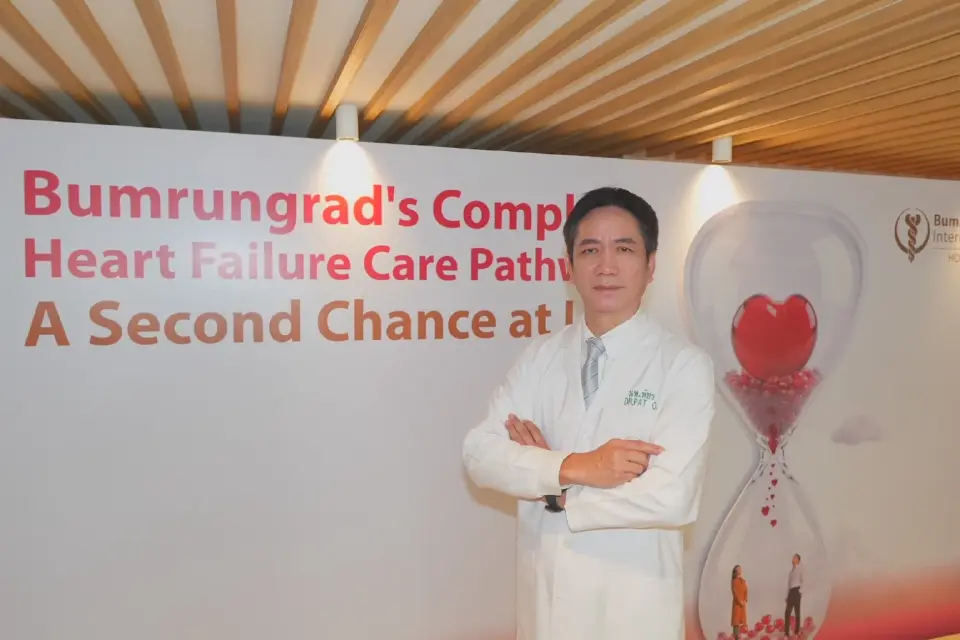 นพ.พัชร อ่องจริต แพทย์เฉพาะทางด้านศัลยศาสตร์หัวใจและทรวงอก โรงพยาบาลบำรุงราษฎร์ 