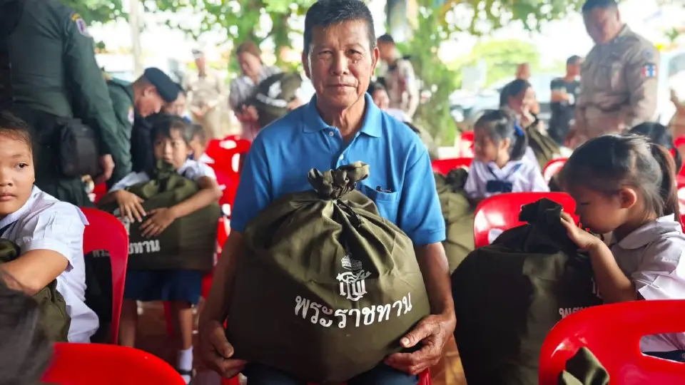 “กรมสมเด็จพระเทพฯ”พระราชทานสิ่งของช่วยเหลือนักเรียน-ผู้ประสบอุทกภัยน่าน