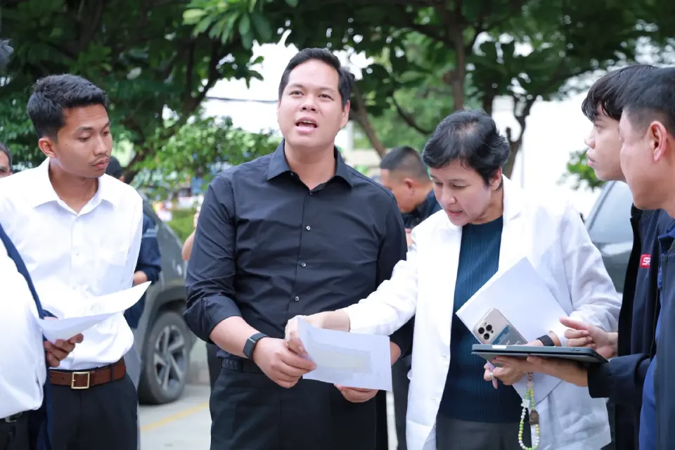 นายสรรเพชญ บุญญามณี รัฐมนตรีช่วยว่าการกระทรวงคมนาคม ลงพื้นที่ย่านสถานีธนบุรี ร่วมกับบริษัท เอสอาร์ที แอสเสท จำกัด (SRTA) และคณะผู้บริหารกระทรวงคมนาคม เพื่อติดตามความคืบหน้าโครงการพัฒนาพื้นที่ย่านสถานีธนบุรี (บางกอกน้อย) บริเวณบ้านพักพนักงานรถไฟเดิมพื้นที่ประมาณ 22 ไร่ ของการรถไฟแห่งประเทศไทย (รฟท.) 
