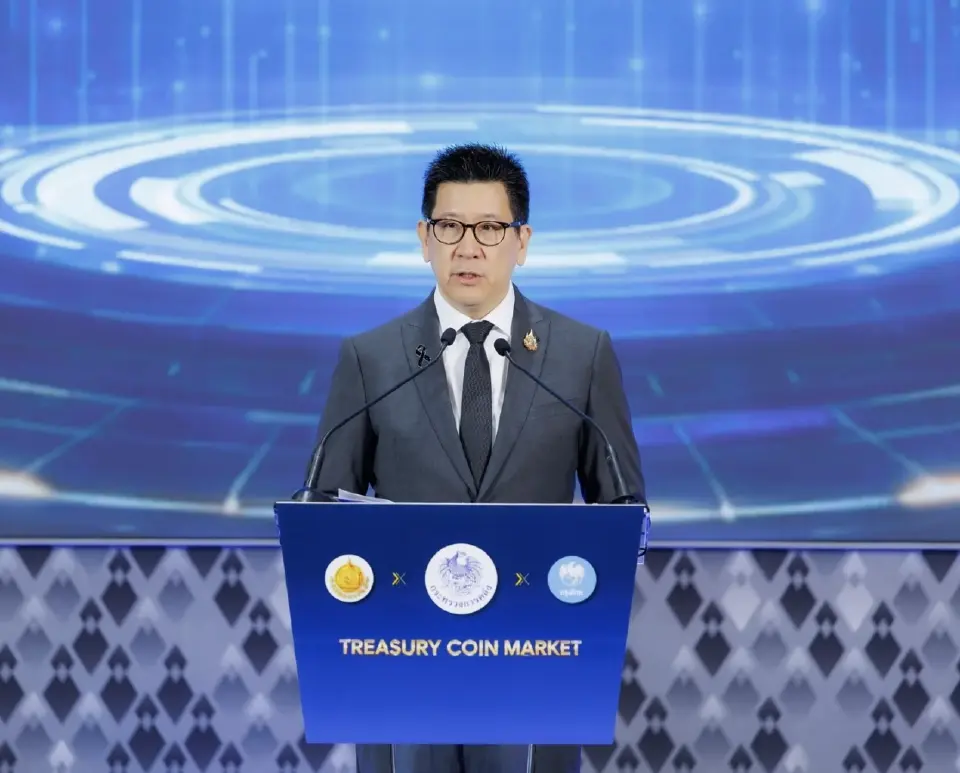 ดร.เอกนิติ นิติทัณฑ์ประภาศ รองนายกรัฐมนตรีและรัฐมนตรีว่าการกระทรวงการคลัง 