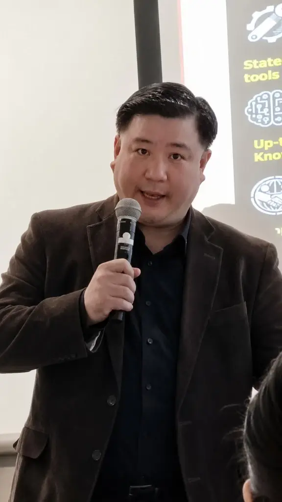 ดร.ธีรวัฒน์ อัศวโภคี รองผู้จัดการใหญ่ ธนาคารกสิกรไทย 