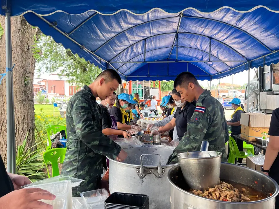 บรรยากาศ “ซีพีอาสา” เข้าสนับสนุนโรงครัวหลายแห่ง 