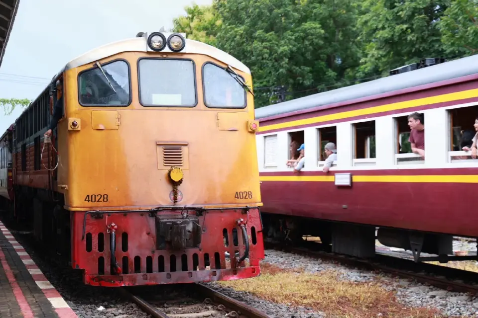 รถไฟทางคู่สายใต้