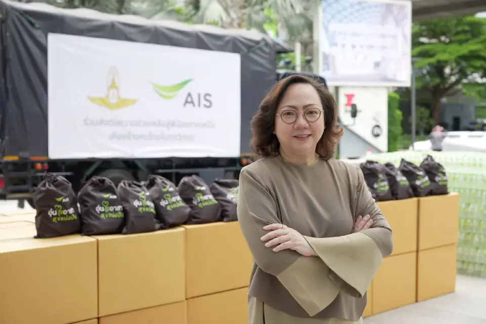 AIS ระดมพนักงาน “อุ่นใจอาสา” แพ็คถุงยังชีพช่วยผู้ประสบภัยน่าน