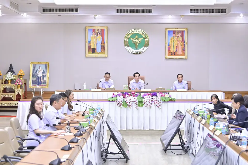 นายพัฒนา พร้อมพัฒน์ รมว.สาธารณสขุ ประธานการประชุมติดตามการจัดสรรงบประมาณกองทุนหลักประกันสุขภาพแห่งชาติ ปีงบประมาณ 2569
