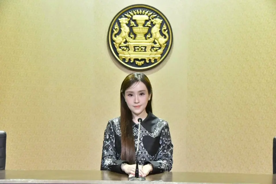 ร้อยเอกหญิง ภัทร์ดารัสมิ์ ทองสลวยกร รองโฆษกประจำสำนักนายกรัฐมนตรี
