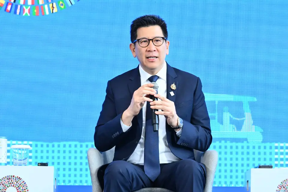 นายเอกนิติ นิติทัณฑ์ประภาศ รองนายกรัฐมนตรี และรัฐมนตรีว่าการกระทรวงการคลัง