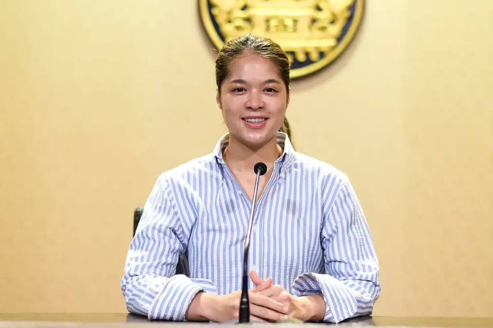 นางสาวพลอยทะเล ลักษมีแสงจันทร์ รองโฆษกประจำสำนักนายกรัฐมนตรี