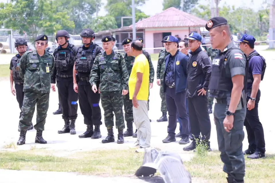 แม่ทัพภาค 4 ลงพื้นที่บาเจาะ จังหวัดนราธิวาส ตรวจจุดเกิดเหตุความไม่สงบชายแดนภาคใต้ 