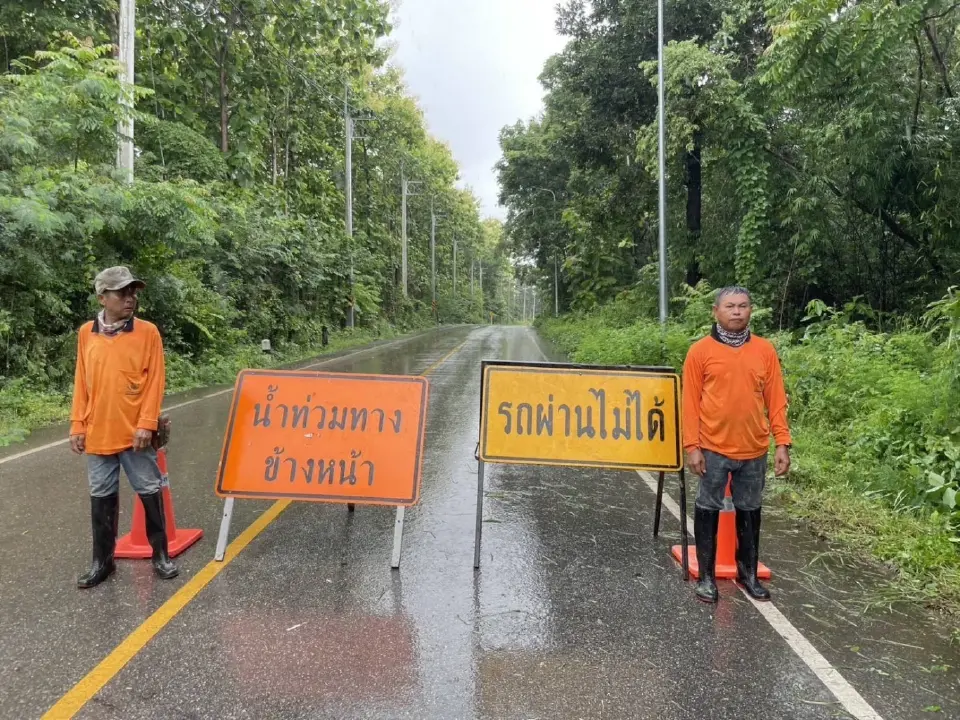 กรมทางหลวงชนบท สั่งปิดถนน 6 เส้นทาง งดสัญจร หลังน้ำท่วมน่าน-พะเยา เร่งบรรเทาความเดือดร้อนให้แก่ประชาชนในพื้นที่ 2 จังหวัดทันที 