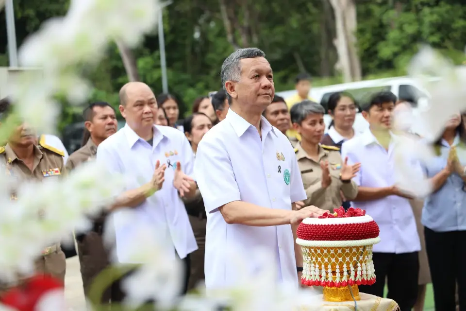 ดร.นพ.พงศธร พอกเพิ่มดี อธิบดีกรมการแพทย์แผนไทยและการแพทย์ทางเลือก เป็นปธ.เปิดอาคารศูนย์การแพทย์แผนไทยฯ เขตสุขภาพที่ 11 จ.ชุมพร อย่างเป็นทางการ 