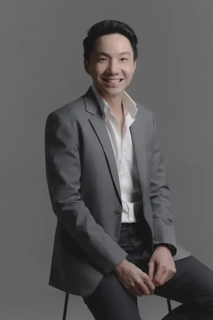 นายภวัต เรืองเดชวรชัย นายกสมาคมมีเดียเอเยนซี่และธุรกิจสื่อแห่งประเทศไทย (MAAT) และประธานกรรมการและประธานเจ้าหน้าที่บริหาร บริษัท มีเดียอินเทลลิเจนซ์ กรุ๊ป จำกัด (MI GROUP) 