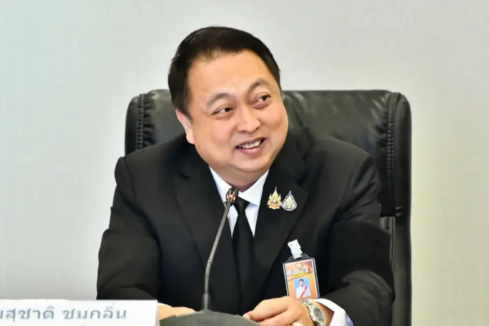 นายสุชาติ ชมกลิ่น รัฐมนตรีว่าการกระทรวงทรัพยากรธรรมชาติและสิ่งแวดล้อม 
