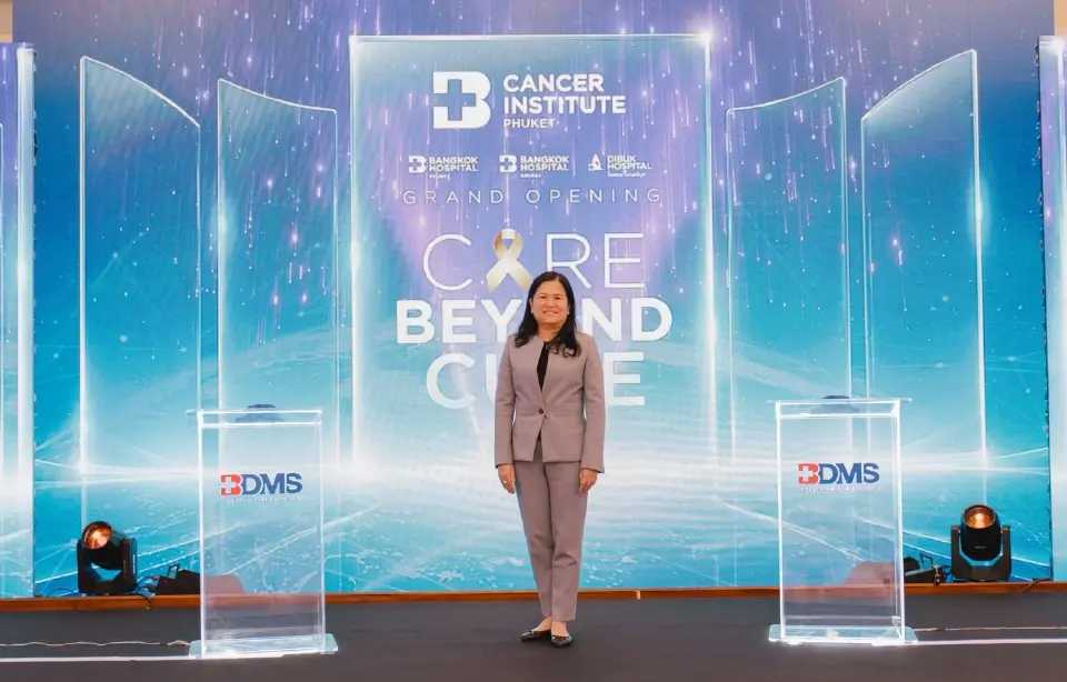 แพทย์หญิงปรมาภรณ์ ปราสาททองโอสถ กรรมการผู้อำนวยการใหญ่ บริษัท กรุงเทพดุสิตเวชการ จำกัด (มหาชน) หรือ BDMS 