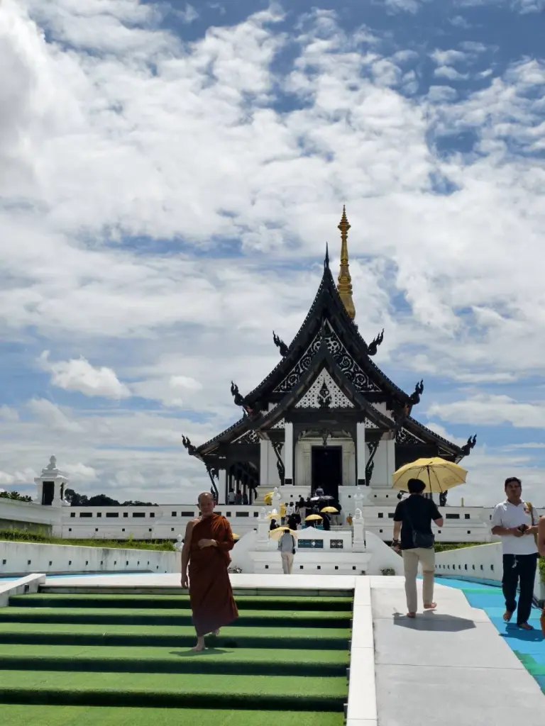 พาไปกราบ "พิพิธภัณฑ์ธรรมเจดีย์" อนุสรณ์ "หลวงตามหาบัว" จังหวัดอุดรธานี