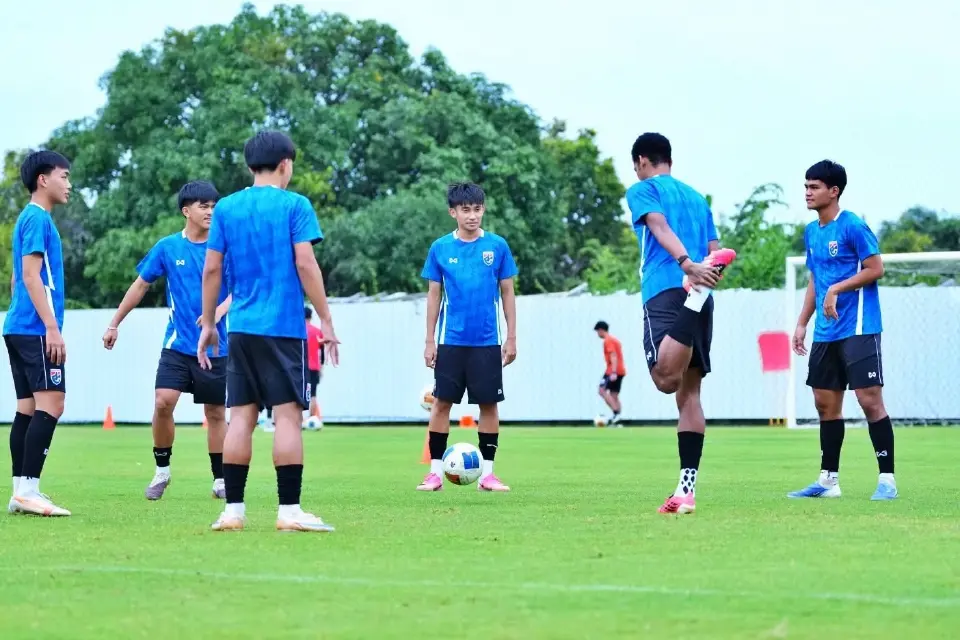 แข้งช้างศึก ลงสนามซ้อม พร้อมตั้งเป้าคว้าตั๋วรอบสุดท้าย ฟุตบอลชิงแชมป์เอเชีย
