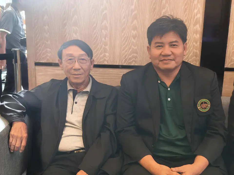 นายสมชาย วราธนสิน นายกสมาคมโรงงานผลิตภัณฑ์มันสำปะหลังไทย,นายปัญญา บุญบันดาลฤทธิ์ยกสมาคมโรงงานผู้ผลิตมันสำปะหลัง ภาคตะวันออกเฉียงเหนือ