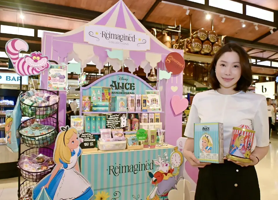 พลอยชมพู อัมพุช ผู้อำนวยการใหญ่บริหารสินค้าซูเปอร์มาร์เก็ต บริษัท เดอะมอลล์ กรุ๊ป จำกัด 